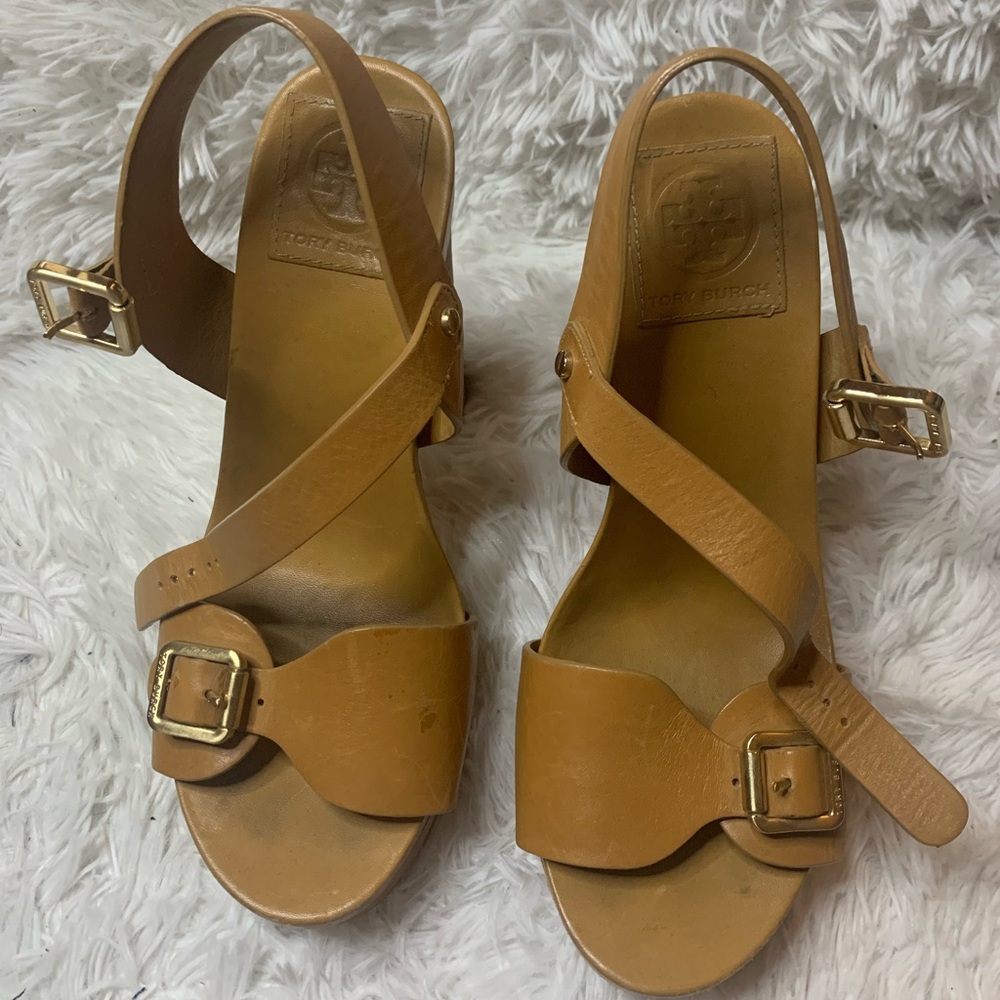 Tory Burch Heels with gold details.